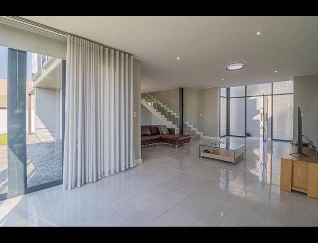 4 BEDROOM PROPERTY TO RENT IN MIDSTREAM HEIGHTS